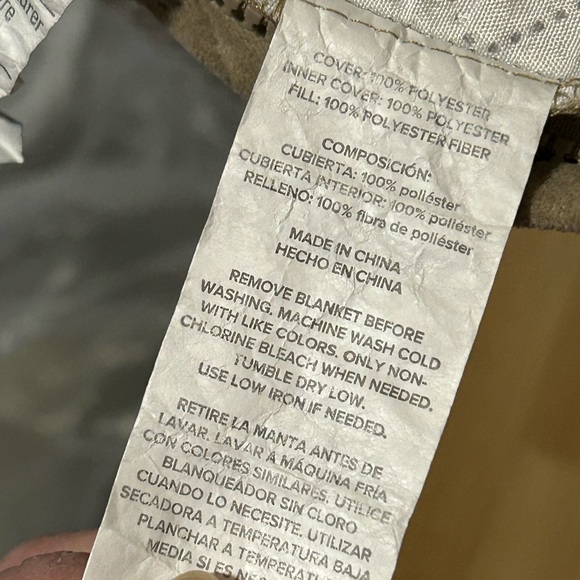 Pendleton Luxurious Silver Quilted Bedspread - Picture 9 of 10